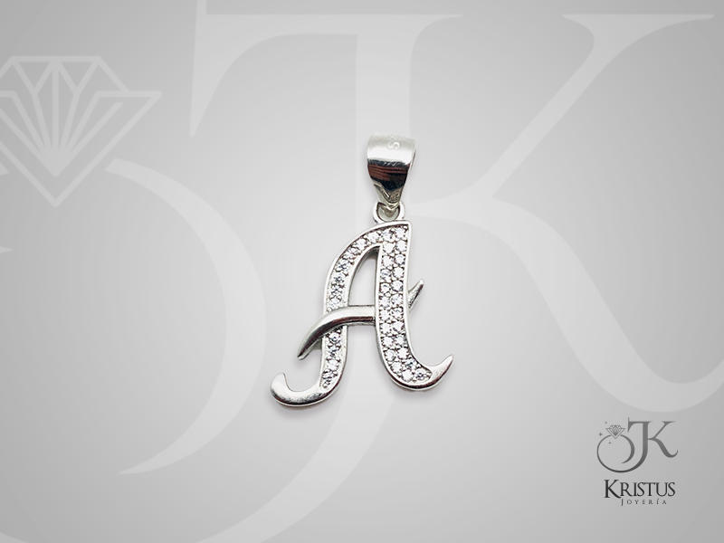 Colgante de Iniciales con Circones de Plata Fina Ley 925 - Personalización y Elegancia.