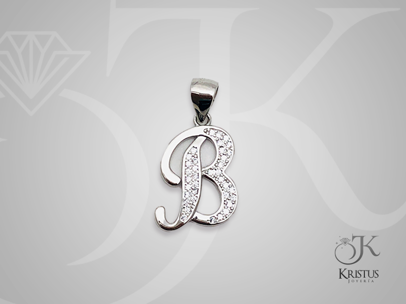 Colgante de Iniciales con Circones de Plata Fina Ley 925 - Personalización y Elegancia.