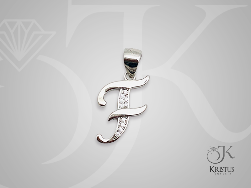 Colgante de Iniciales con Circones de Plata Fina Ley 925 - Personalización y Elegancia.