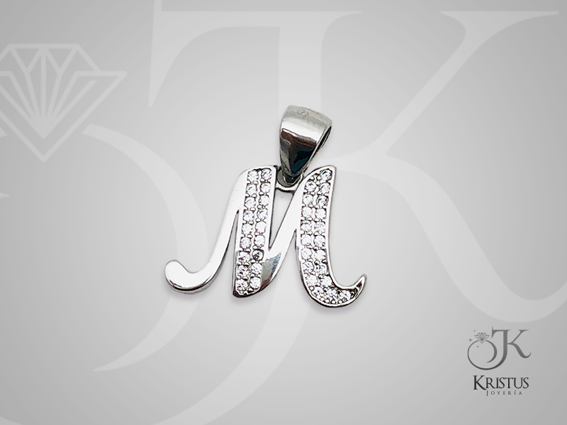 Colgante de Iniciales con Circones de Plata Fina Ley 925 - Personalización y Elegancia.