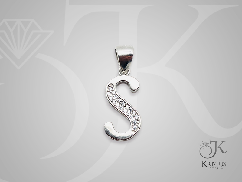Colgante de Iniciales con Circones de Plata Fina Ley 925 - Personalización y Elegancia.