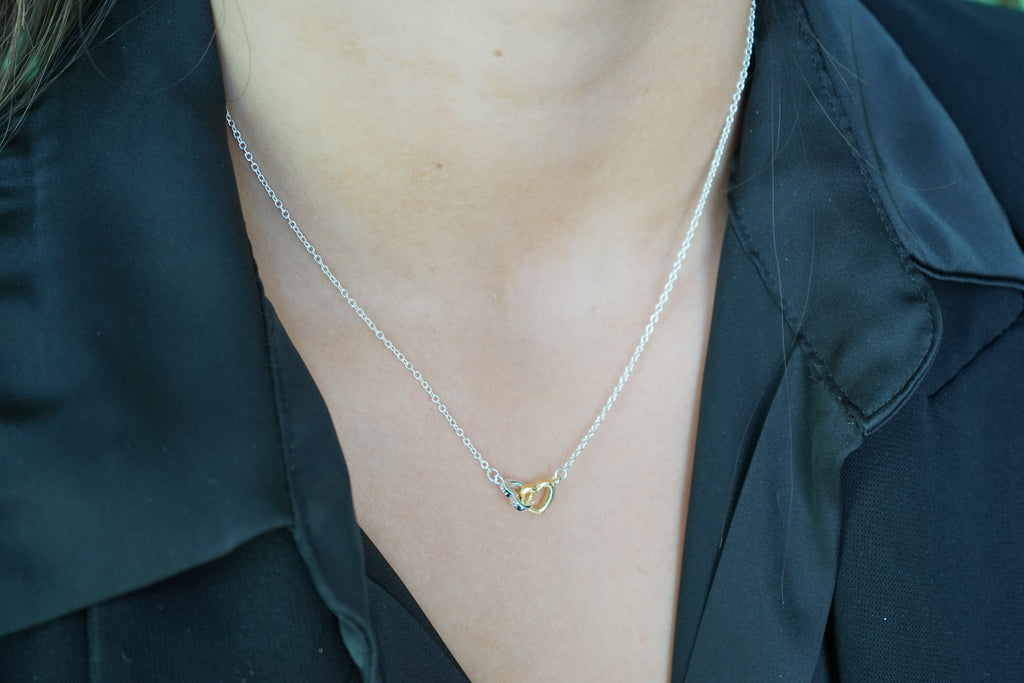 Collar Corazones Entretejidos – Plata Fina 925