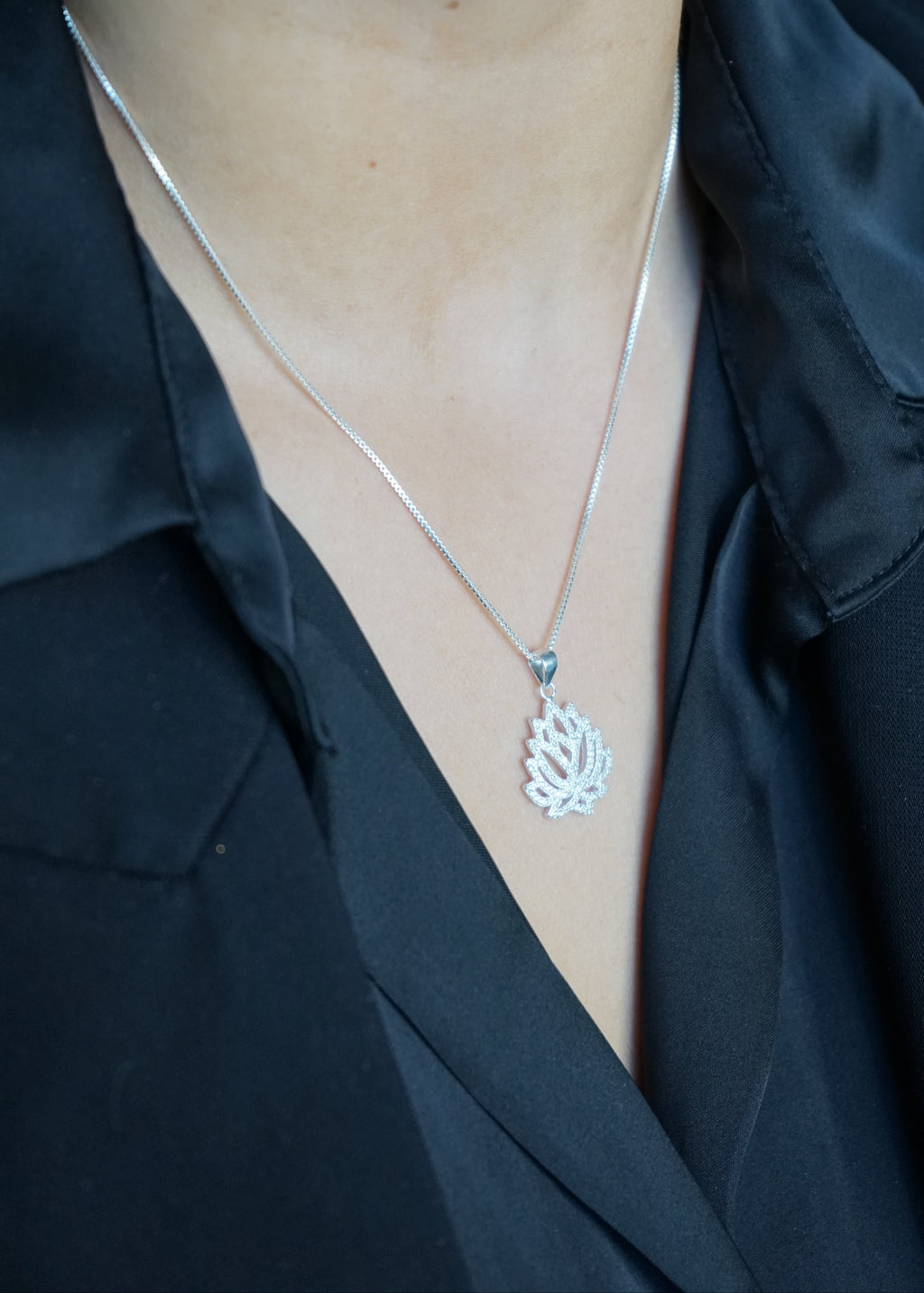 Colgante Flor de Loto – Plata Fina 925